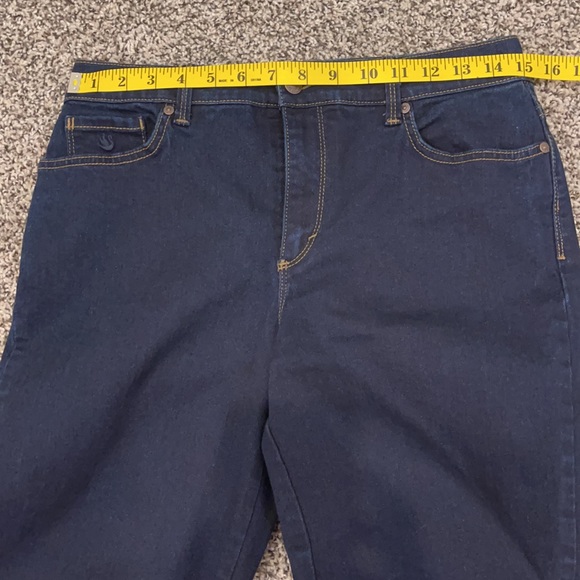 Gloria Vanderbilt stretchy “Amanda” jeans size 10 - Picture 8 of 10